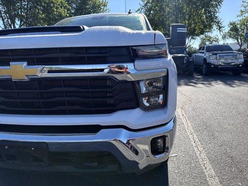 Summit White 2025 Chevrolet Silverado 2500 LT