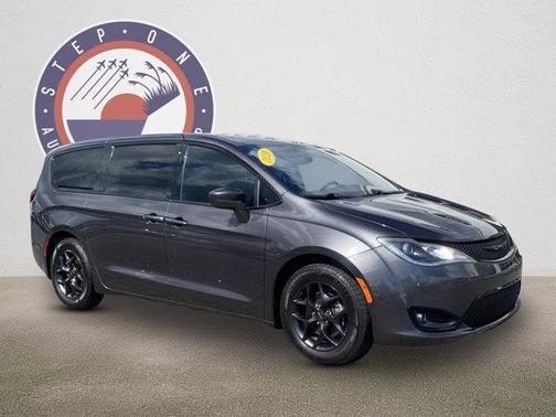 2020 Chrysler Pacifica Touring