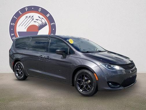 2020 Chrysler Pacifica Touring