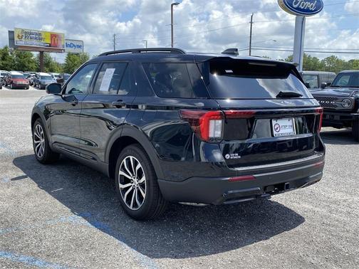2025 Ford Explorer ST-Line