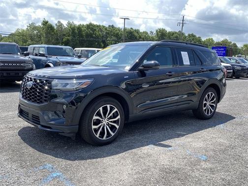 2025 Ford Explorer ST-Line