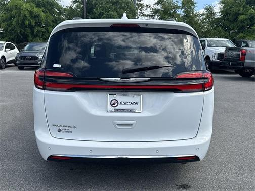 2022 Chrysler Pacifica Touring-L