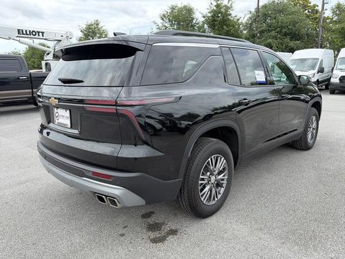 Mosaic Black Metallic 2025 Chevrolet Traverse LT