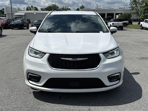 2023 Chrysler Pacifica Touring-L
