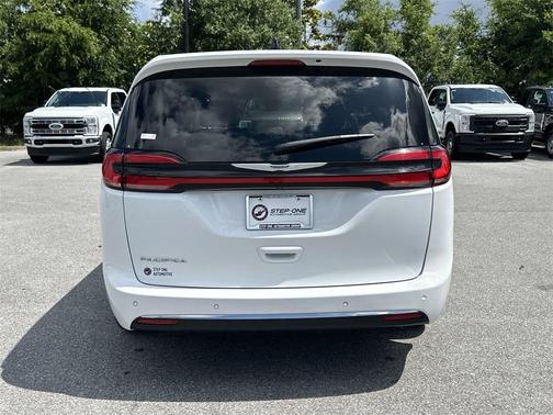 2023 Chrysler Pacifica Touring-L