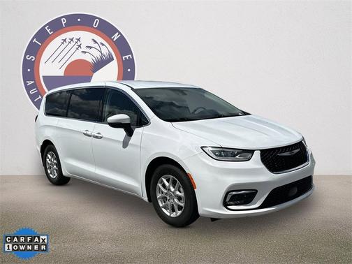 2023 Chrysler Pacifica Touring-L