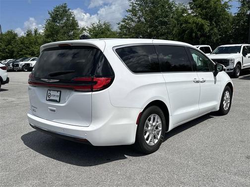 2023 Chrysler Pacifica Touring-L