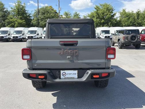 Sting Gray Clearcoat 2022 Jeep Gladiator MOJAVE