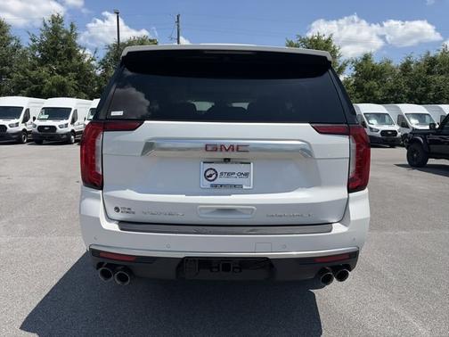 White Frost Tri-Coat 2023 GMC Yukon DENALI