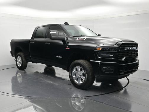 Diamond Black Crystal Pearlcoat 2026 RAM 2500 Big Horn Crew Cab 4x4 6'4' Box