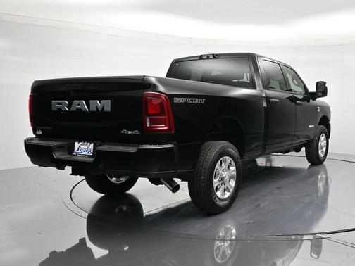Diamond Black Crystal Pearlcoat 2026 RAM 2500 Big Horn Crew Cab 4x4 6'4' Box