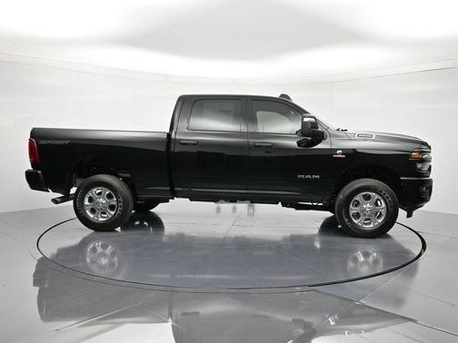 Diamond Black Crystal Pearlcoat 2026 RAM 2500 Big Horn Crew Cab 4x4 6'4' Box