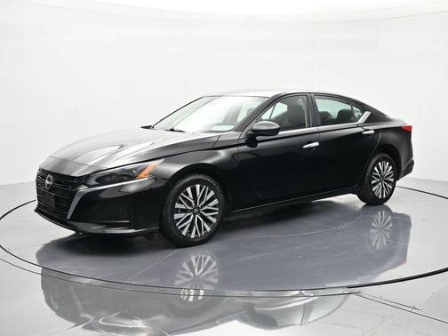 Super Black 2024 Nissan Altima 2.5 SV