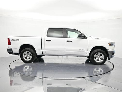 Bright White Clearcoat 2025 RAM 1500 Big Horn/Lone Star