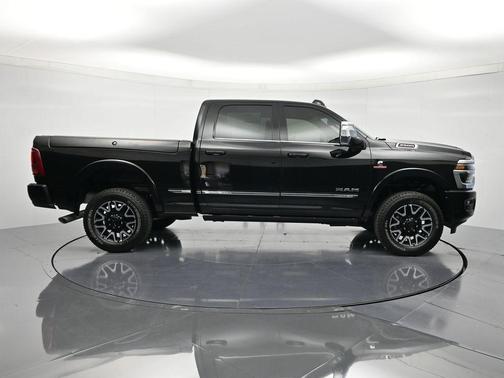 Diamond Black Crystal Pearlcoat 2026 RAM 2500 Limited Crew Cab 4x4 6'4' Box