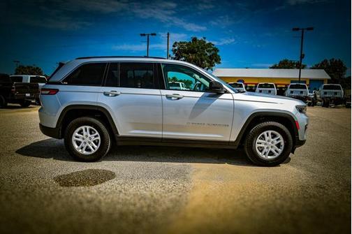 2023 Jeep Grand Cherokee Laredo