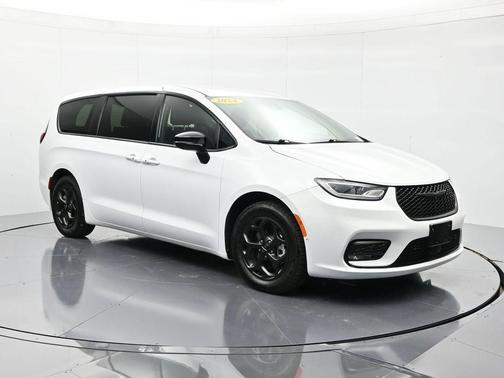 2024 Chrysler Pacifica Hybrid S Appearance Pkg