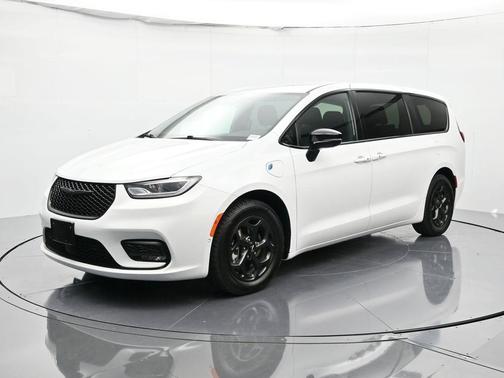 2024 Chrysler Pacifica Hybrid S Appearance Pkg
