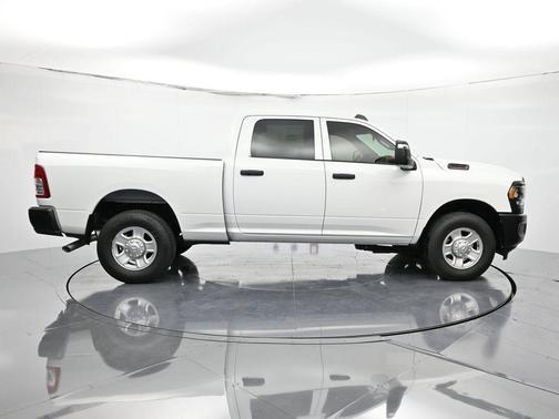 2023 RAM 3500 Tradesman Crew Cab 4x2 6'4' Box