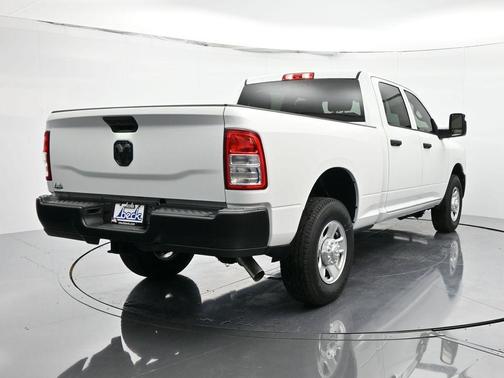 2023 RAM 3500 Tradesman Crew Cab 4x2 6'4' Box
