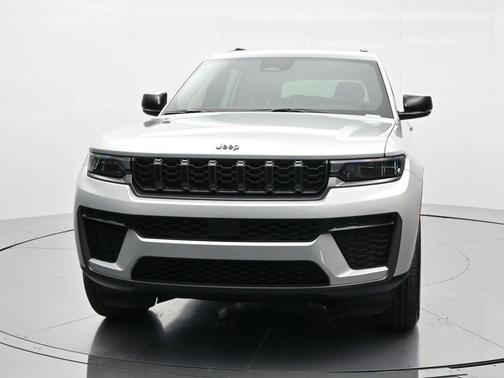 Silver Zynith 2026 Jeep Grand Cherokee L Altitude
