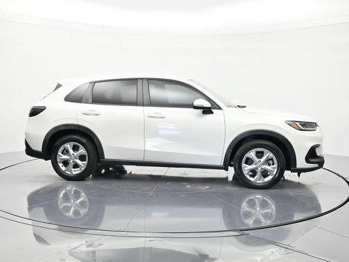 Platinum White Pearl 2023 Honda HR-V LX