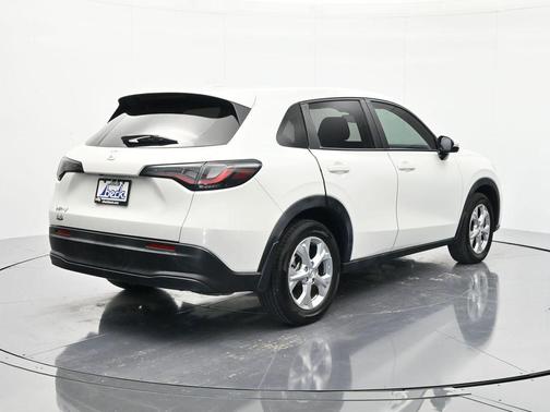 Platinum White Pearl 2023 Honda HR-V LX
