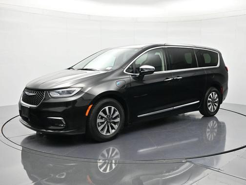 Brilliant Black Crystal Pearlcoat 2023 Chrysler Pacifica Hybrid Limited