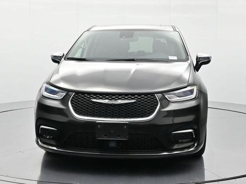 Brilliant Black Crystal Pearlcoat 2023 Chrysler Pacifica Hybrid Limited