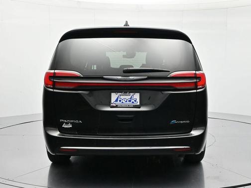 Brilliant Black Crystal Pearlcoat 2023 Chrysler Pacifica Hybrid Limited