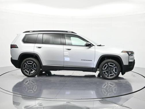 Silver Zynith Clearcoat 2026 Jeep Cherokee Limited