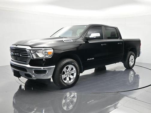 Diamond Black Crystal Pearlcoat 2024 RAM 1500 Laramie