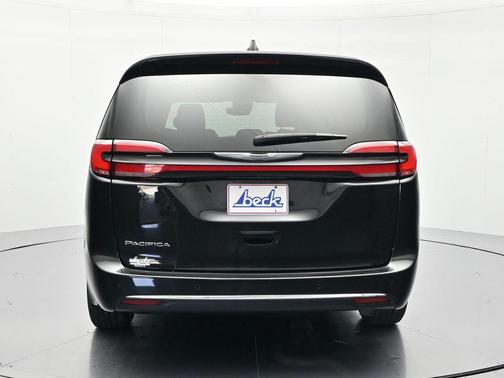 Brilliant Black Crystal Pearlcoat 2023 Chrysler Pacifica Touring L