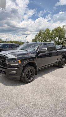 Diamond Black Crystal Pearlcoat 2022 RAM 2500 Limited Crew Cab 4x4 6'4' Box