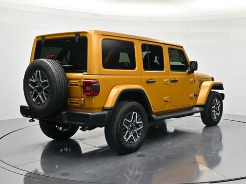 goldilocks 2026 Jeep Wrangler 4-Door Sahara 4x4