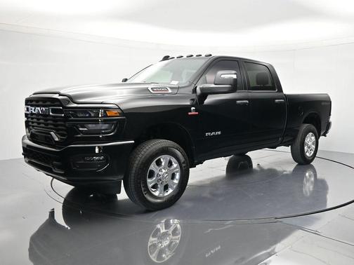 Diamond Black Crystal Pearlcoat 2026 RAM 3500 Big Horn Crew Cab 4x4 6'4' Box