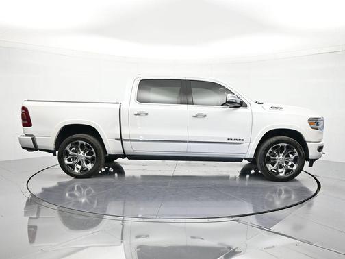 Ivory White Tri-Coat Pearlcoat 2022 RAM 1500 Limited