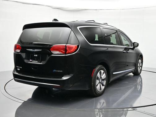 2018 Chrysler Pacifica Hybrid Limited