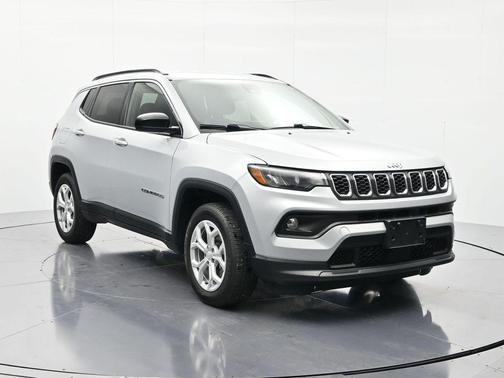 Silver Zynith Metallic Clearcoat 2024 Jeep Compass Latitude