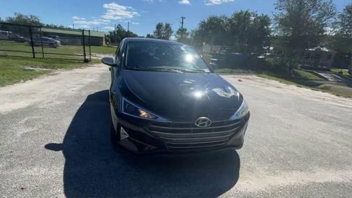 2019 Hyundai ELANTRA SE