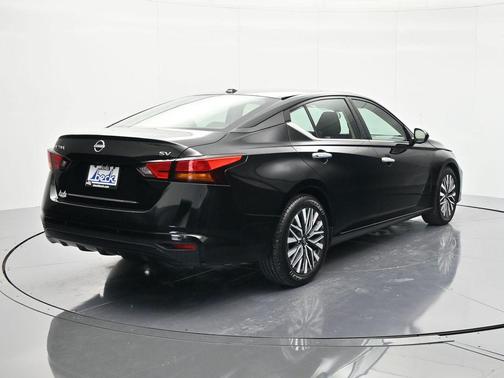 Super Black 2023 Nissan Altima 2.5 SV