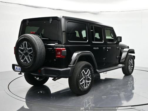 2026 Jeep Wrangler 4-Door Sahara 4x4
