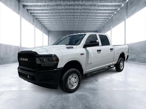 2022 RAM 2500 Tradesman Crew Cab 4x4 6'4' Box