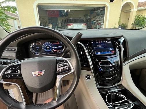 2018 Cadillac Escalade ESV Premium Luxury