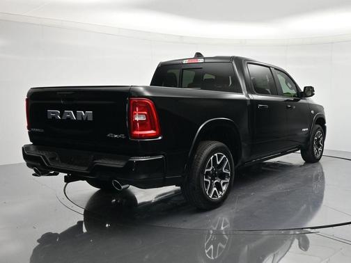 Diamond Black Crystal Pearlcoat 2026 RAM 1500 Laramie