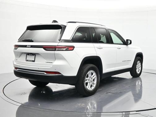 Bright White Clearcoat 2023 Jeep Grand Cherokee Laredo