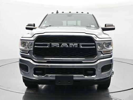 Billet Silver Metallic Clearcoat 2022 RAM 3500 Tradesman Crew Cab 4x4 8' Box