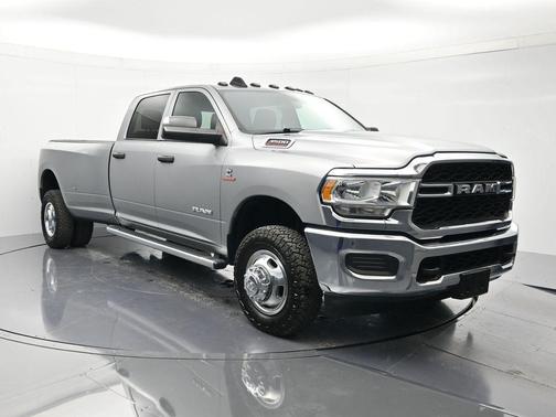 Billet Silver Metallic Clearcoat 2022 RAM 3500 Tradesman Crew Cab 4x4 8' Box