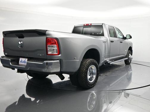 Billet Silver Metallic Clearcoat 2022 RAM 3500 Tradesman Crew Cab 4x4 8' Box