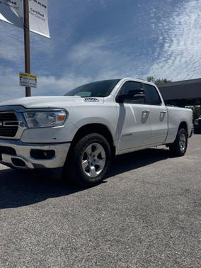 Bright White Clearcoat 2019 RAM 1500 Big Horn